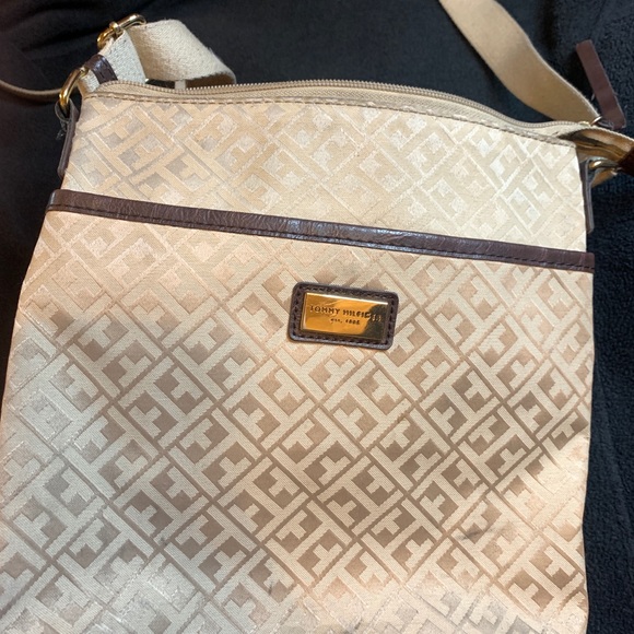 tommy crossbody - Picture 1 of 4